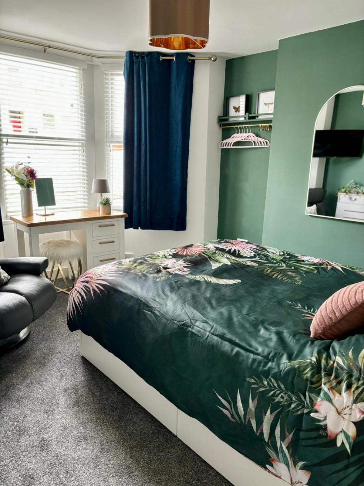Stylish And Chic Seaside Apartment Southend-on-Sea Exterior photo
