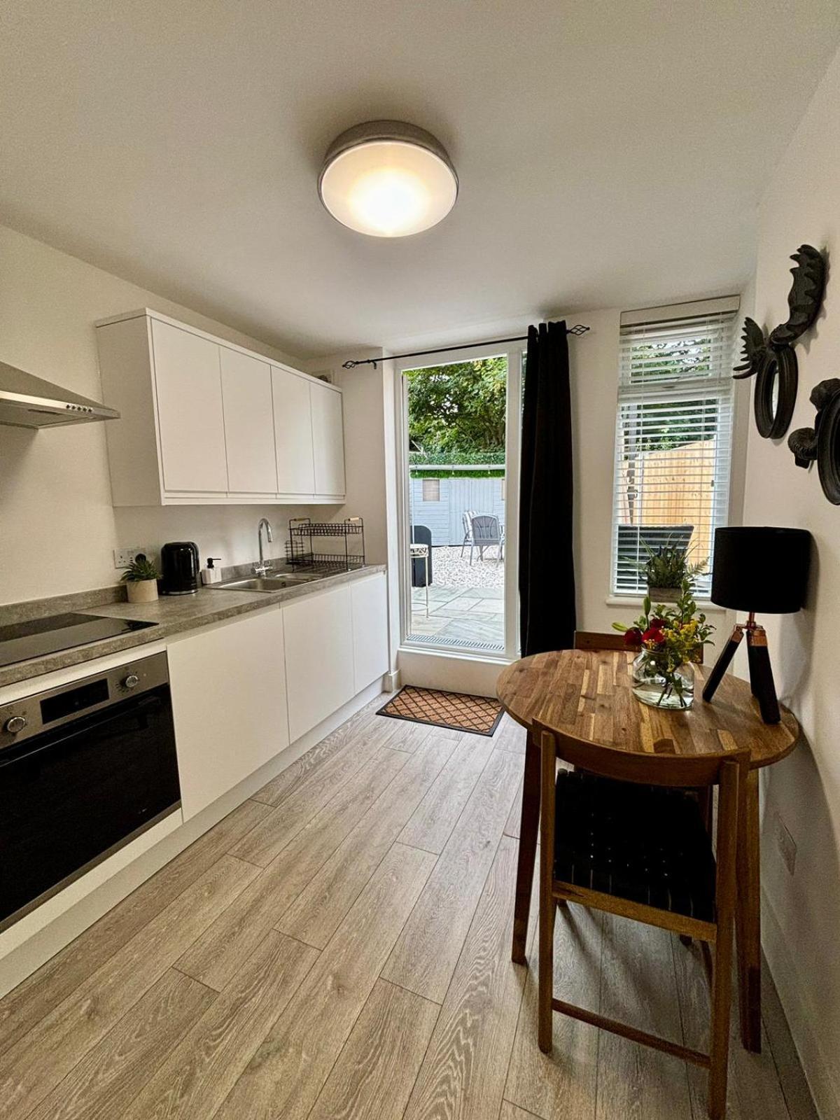 Stylish And Chic Seaside Apartment Southend-on-Sea Exterior photo