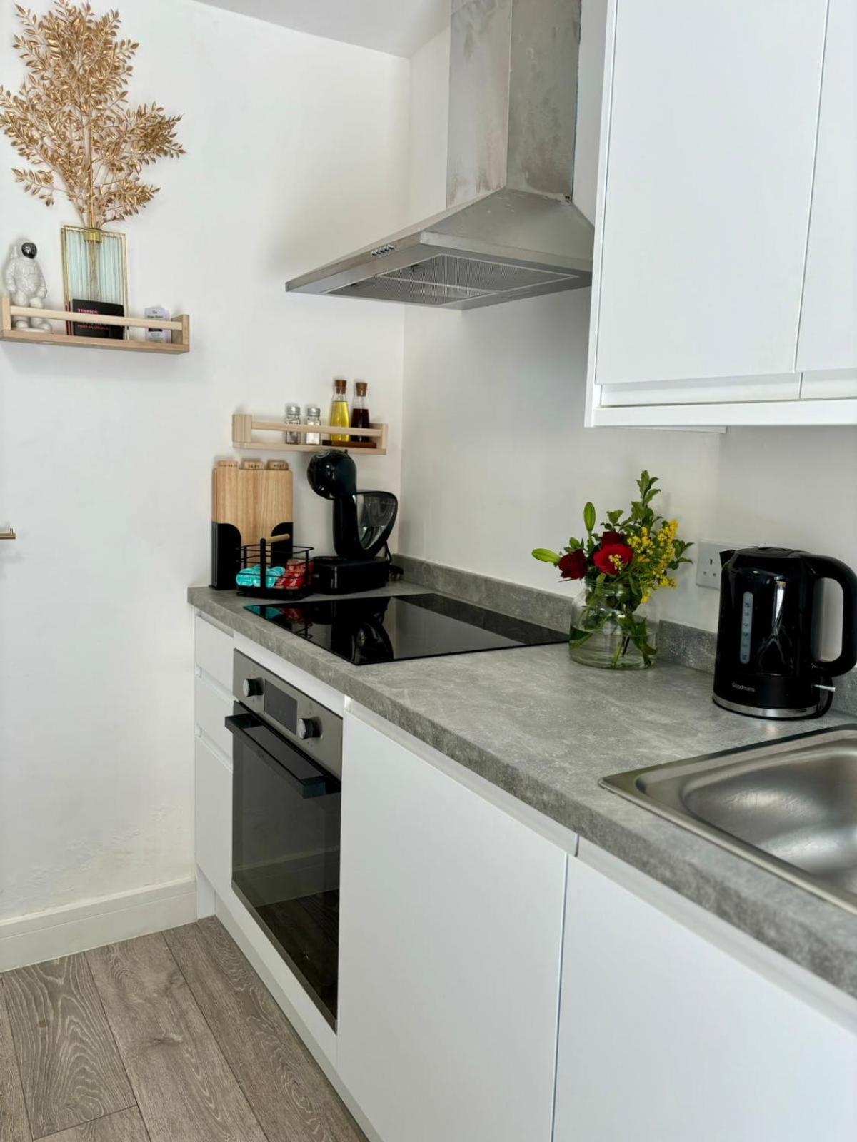 Stylish And Chic Seaside Apartment Southend-on-Sea Exterior photo